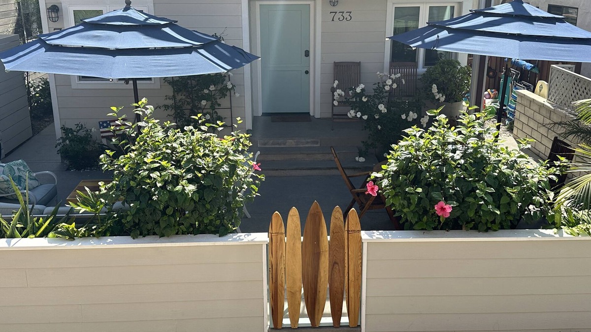 South Mission Beach Apartment | 2 BR Beach House with Parking only steps to South Mission Beach - Sleeps 5