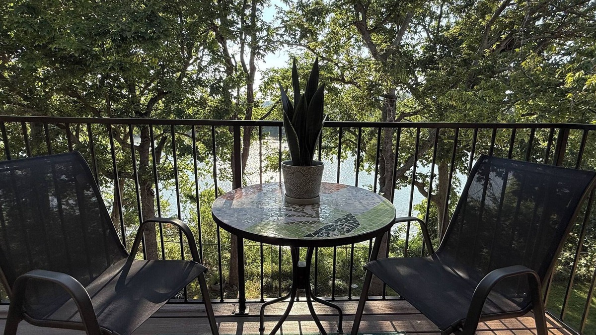 Charlotte Park Condo | 2-BR Condo in Nashville w/Riverview! Newly Remodeled. 15 Minutes to Downtown!