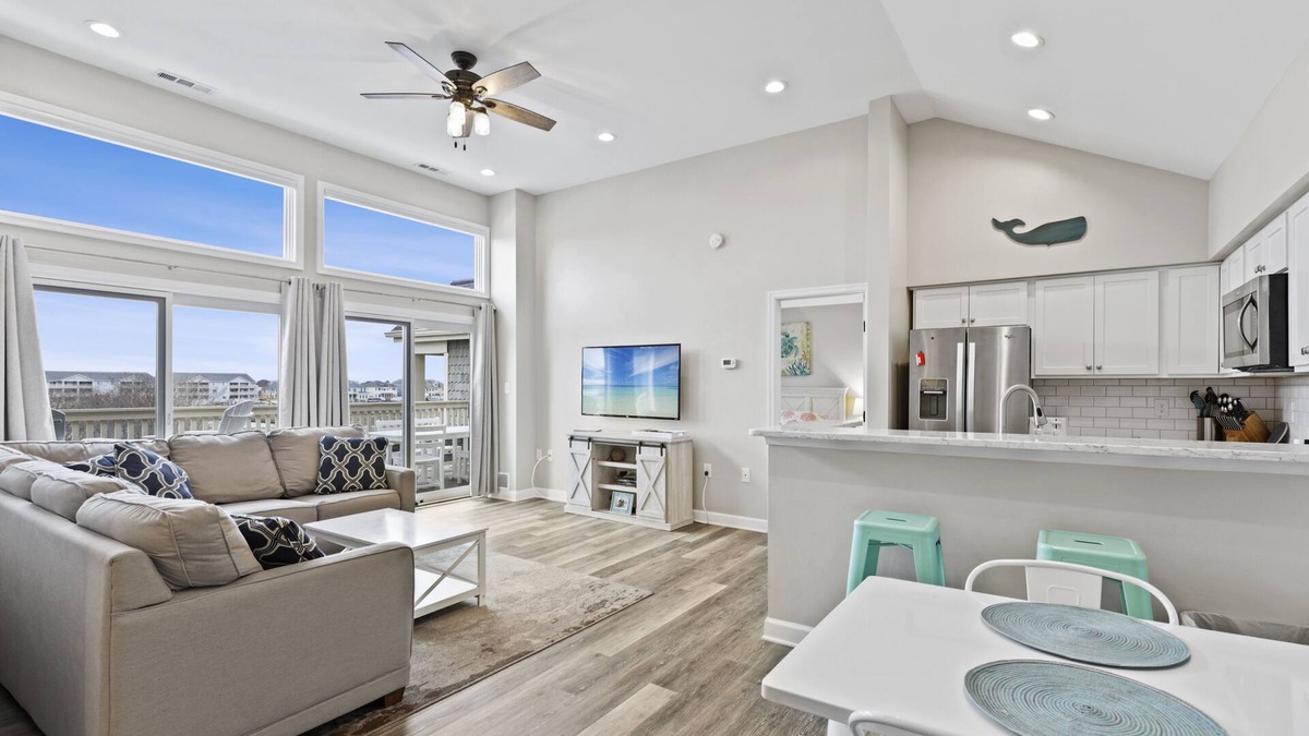 Heron Harbour Isle Condo | 2 BR l 2 BA Condo w/Large Pool, Large Deck with Bay Views - Quiet Neighborhood
