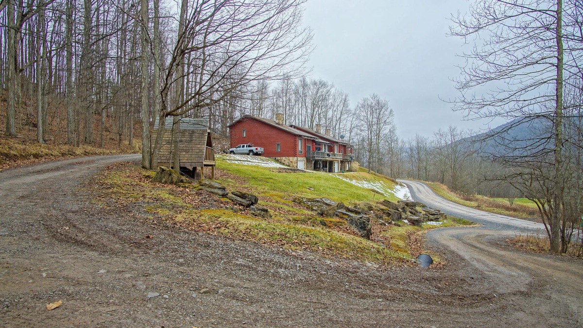 Hawthorne Valley House | 2 Br Plus Loft: Hawthorne Valley 4