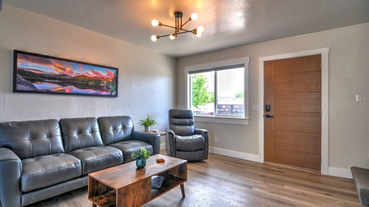 Grand Junction House | 2 BR Townhome, Free WiFi, Parking & Laundry. Pets Welcome
