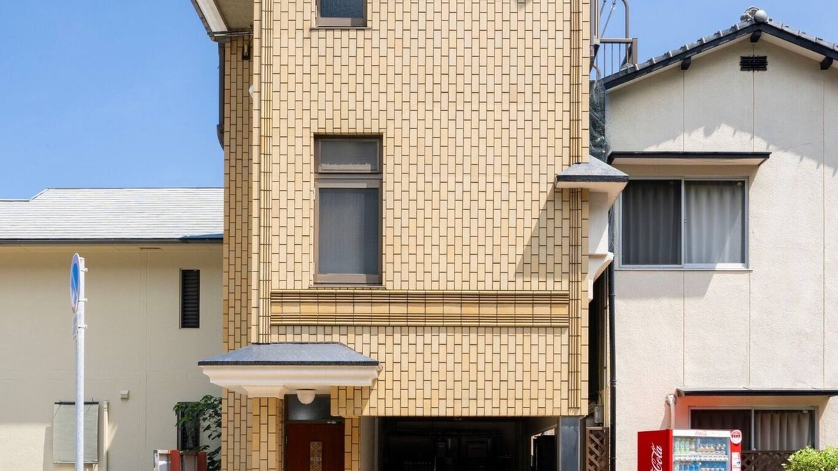 Nakano Cho House | 2 buildings 11 people station square 3 minutes /Takamatsu Kagawa