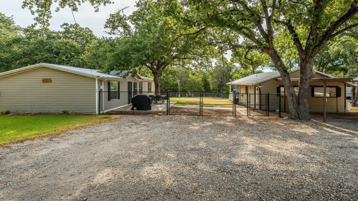 Gordonville House | 2 Cabins, 1 Price! Swim & Fish Nearby! Dogs OK
