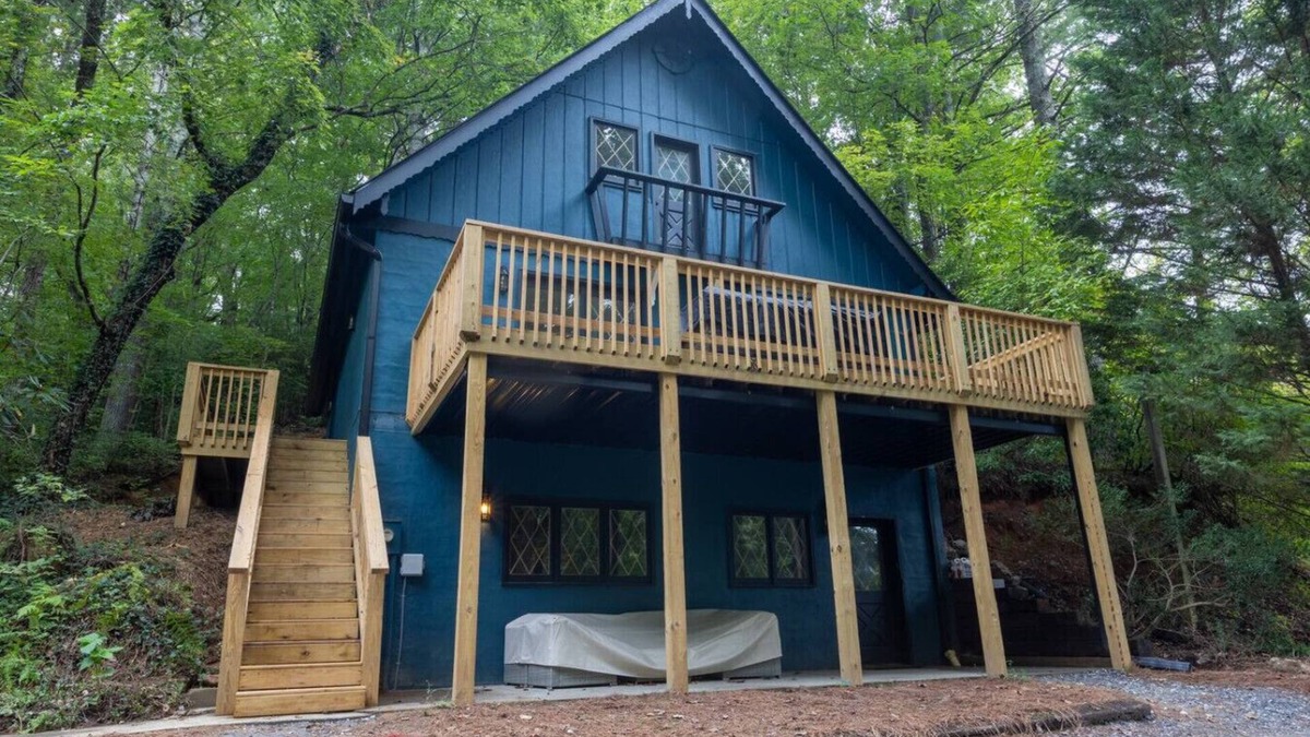 Helen Cabin | 2 Cabins, Walk 2 Helen, Air Hockey, Theater for 40
