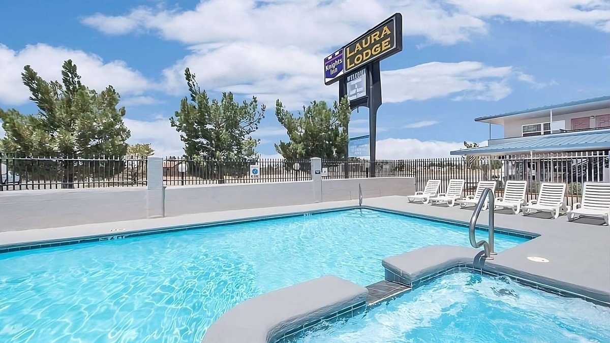 Pecos Hotel | 2 Comfortable Lodgings in Historic Pecos! Free Parking, Pool, Pets are Welcome!