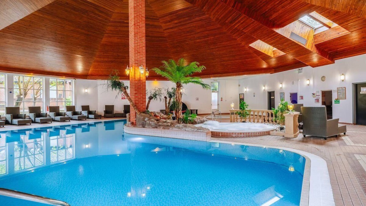 Ipswich Hotel | 2 Comfy Rooms w/Spa Treatments, Solarium & Cosy Atmosphere - Ideal for Families
