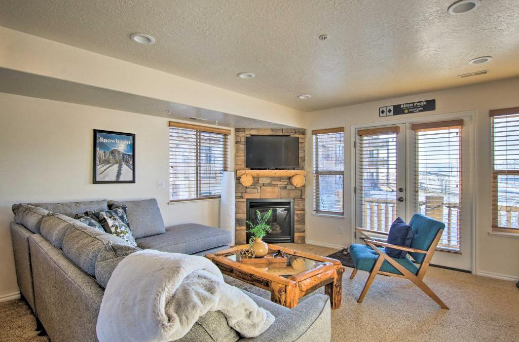 Eden Apartment | 2-Condo Property with Mtn Views by Golf and Ski Resort