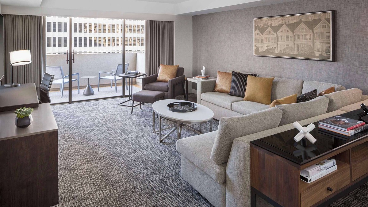 Financial District Hotel | 2 Connecting Suites at a 4⭐️ Hotel