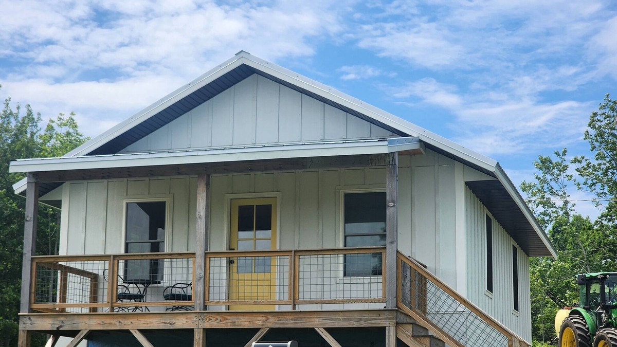 Brooks House | 2 cottages located on Pond Hill Farms overlooking Lake Passagassawakeag.