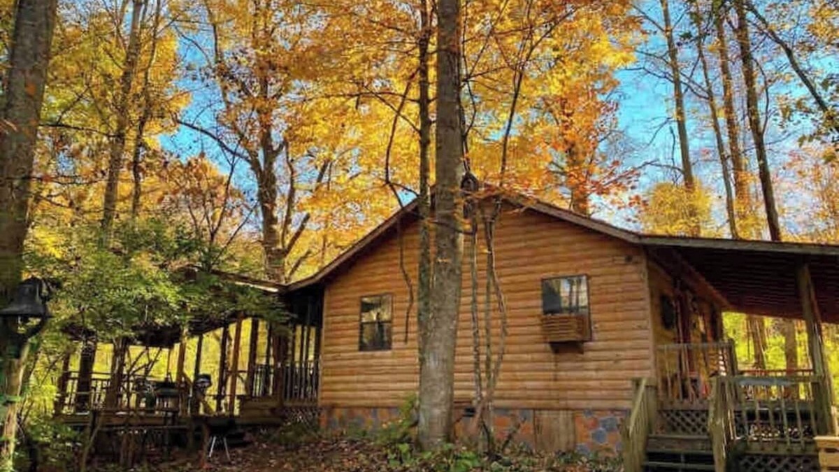 Rocky Grove Cabin | 2 Cozy Cabins Sleep 9, Great for Groups