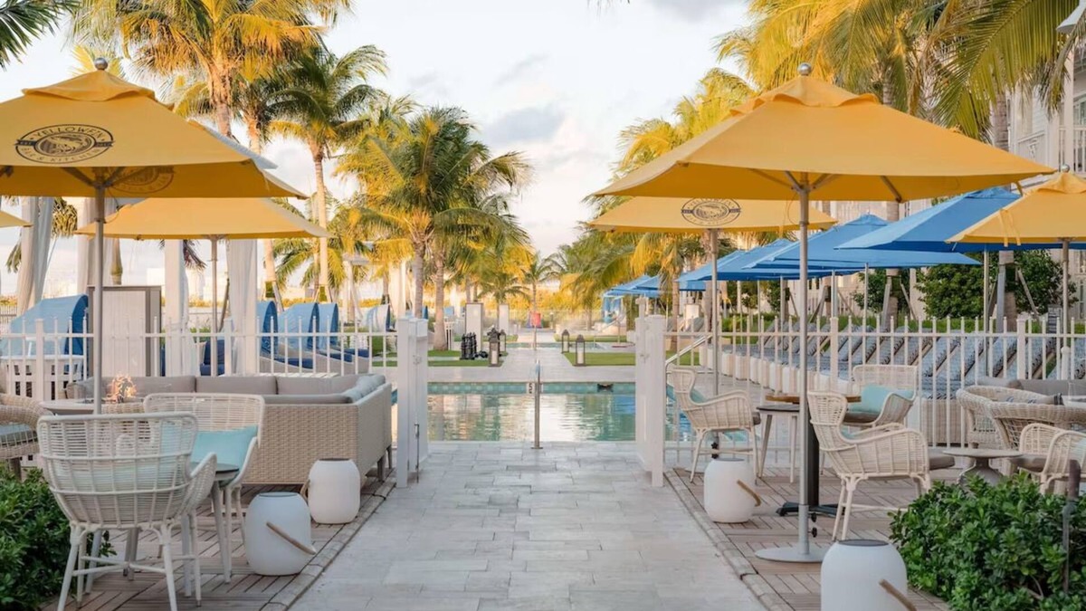Key West Hotel | 2 Cozy Resort Rooms Perfect for Family Vacations, Enjoy Pools & Water Activities