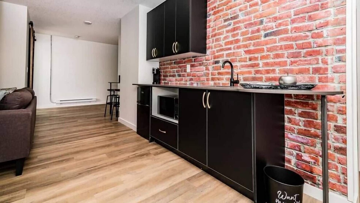 Clairmont Apartment | 2 Double Private Trendy Executive Urban Loft Suites