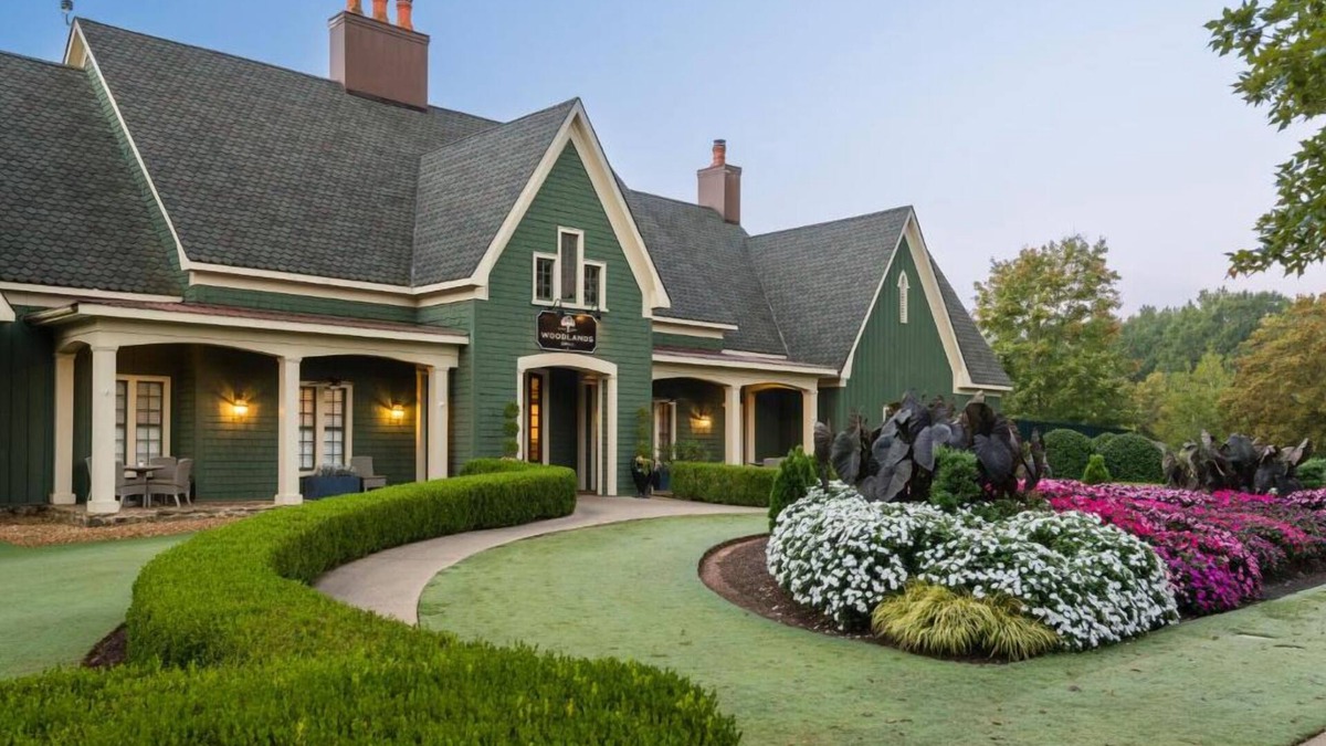 Mount Berry Hotel | 2 Elegant Accommodations in Nature's Embrace! Outdoor Pool, Pets Allowed!