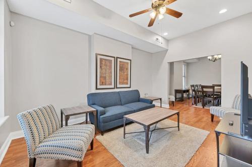St. Louis House | 2 Entire bldgs - Great for large groups