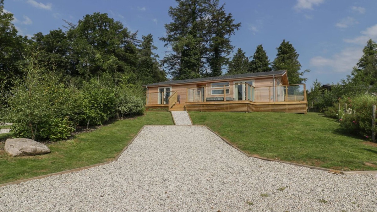 Dobwalls Cottage | 2 FARAWAY FIELDS, family friendly, luxury holiday cottage in Dobwalls