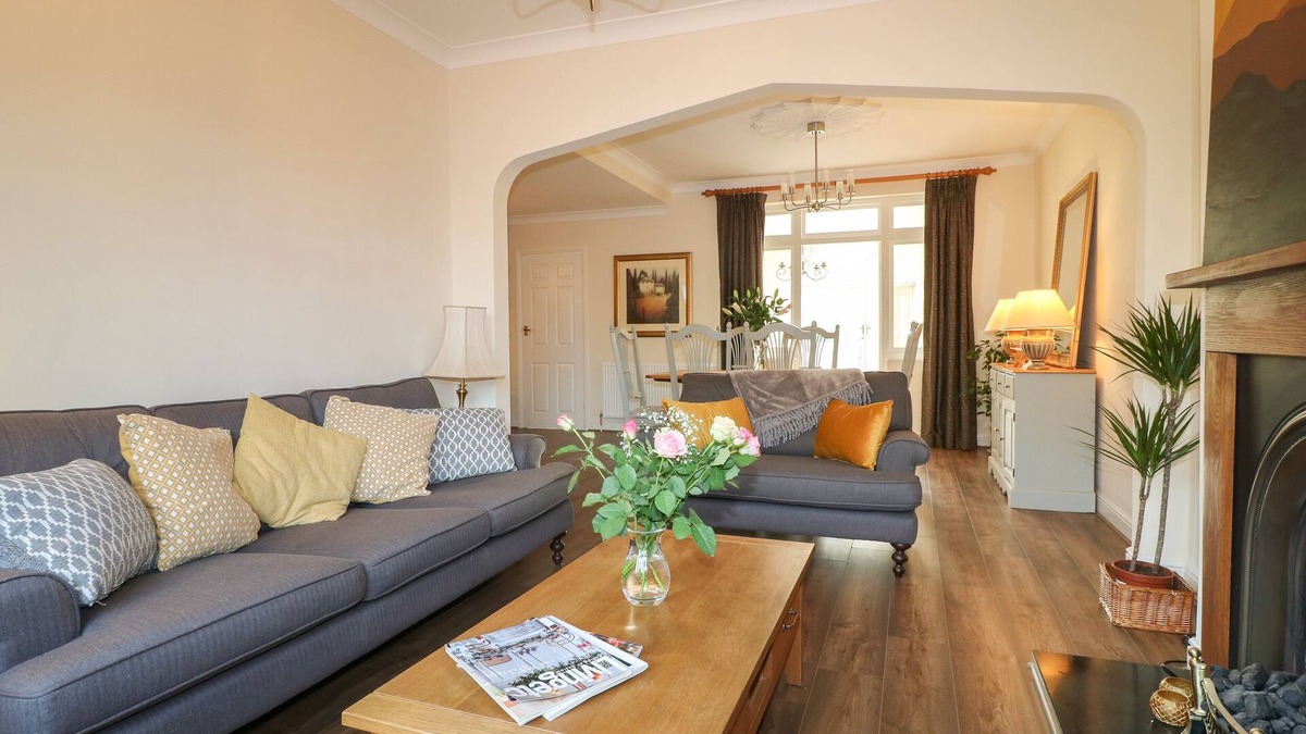 Melton Mowbray Cottage | 2 GLADSTONE AVENUE, family friendly, with a garden in Melton Mowbray