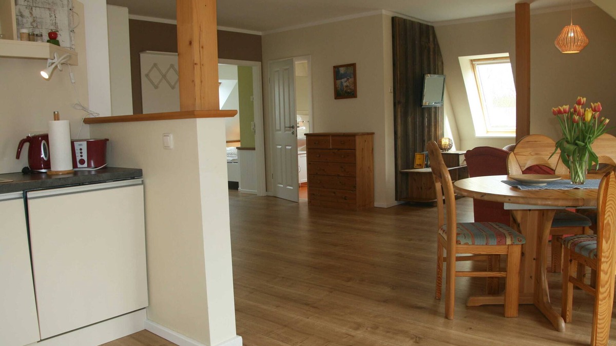 Alt Bukow Apartment | 2) Holiday apartment 3-room, upper floor, 90m² - Landhaus Alte Schule near