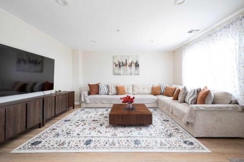 Paradise Hills House | 2 homes Central Villa