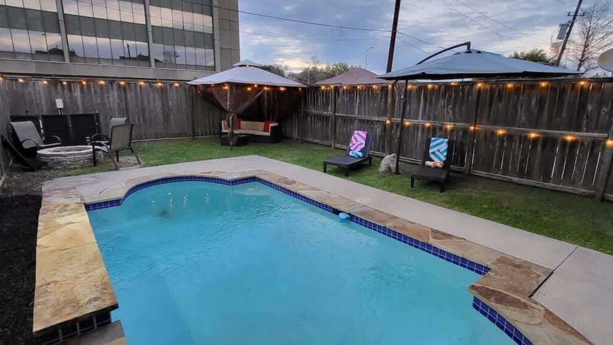 Woodlake - Briar Meadow House | 2 Homes for 1 Price Magnificent Pool Sleeps 16