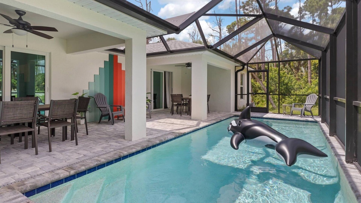 Port Charlotte House | 2 homes in 1! Ideal for several families! 6bdrms. 10 beds! Heated pool sleeps 12