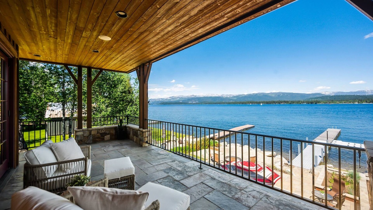McCall House | 2 Homes - Lakefront Private Dock Near Shore Lodge
