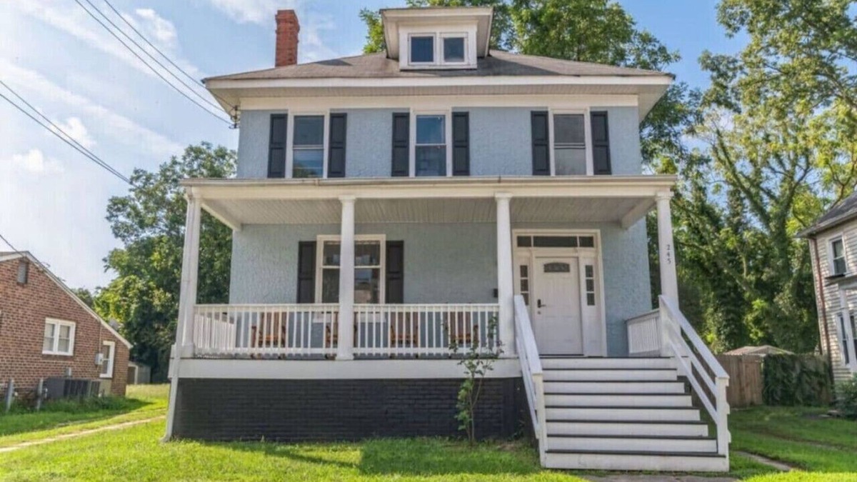 Hampton House | 2 homes that sleep 16!