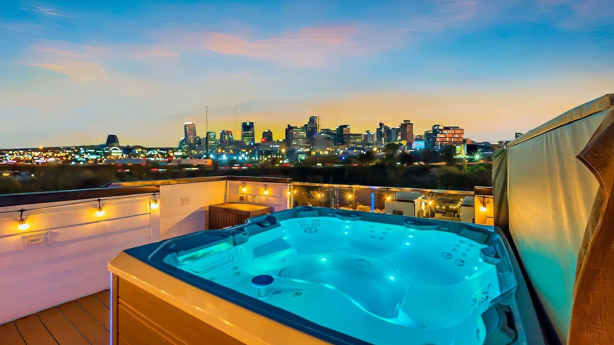 Katie Hill Neighborhood House | 2 Hot Tubs Karaoke Game Room Downtown Nashville