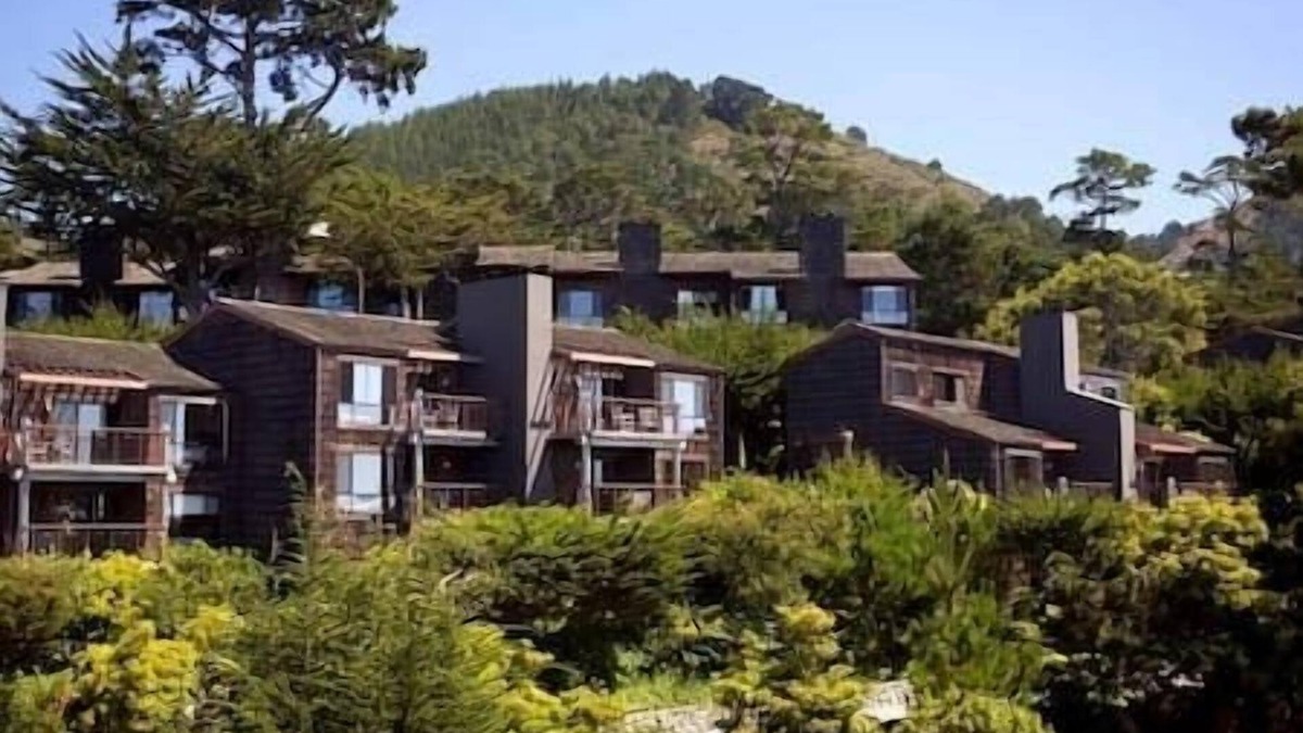 Carmel Highlands Resort | 2 Hyatt Club Carmel , Comfy Beds, Spa, Concierge