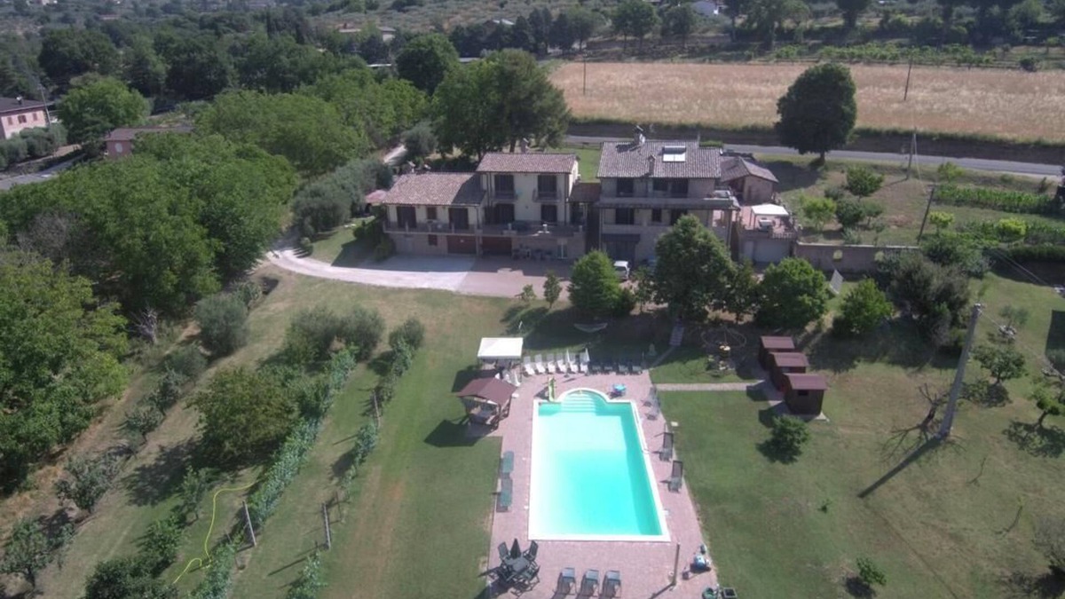 Rivotorto Apartment | 2 Independent apartments with pool - near Assisi Capacity 11 guests