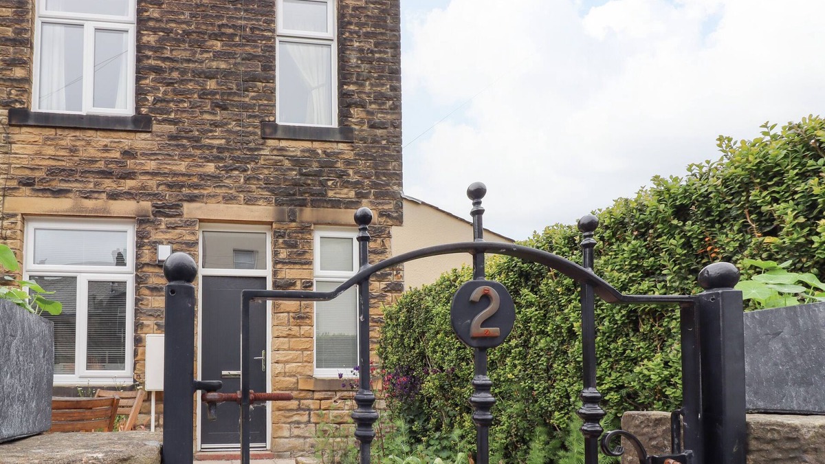 Oakworth House | 2 JAMES STREET, pet friendly, character holiday cottage in Oakworth