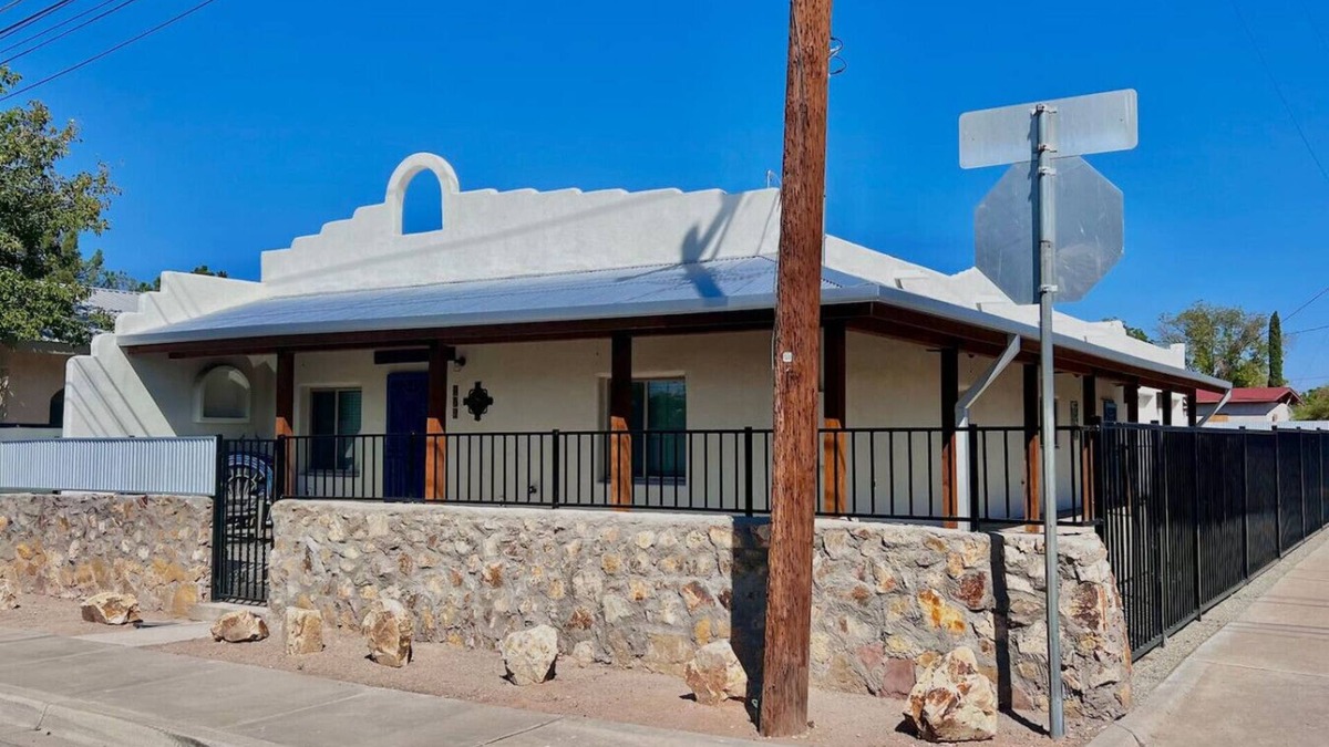 Las Cruces House | 2 king bds/2.5 bathrooms in the heart of Downtown