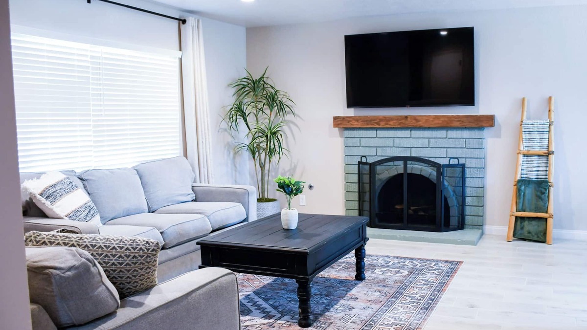 Victorville House | 2 King I Desert Oasis I Las Vegas I Free Cleaning
