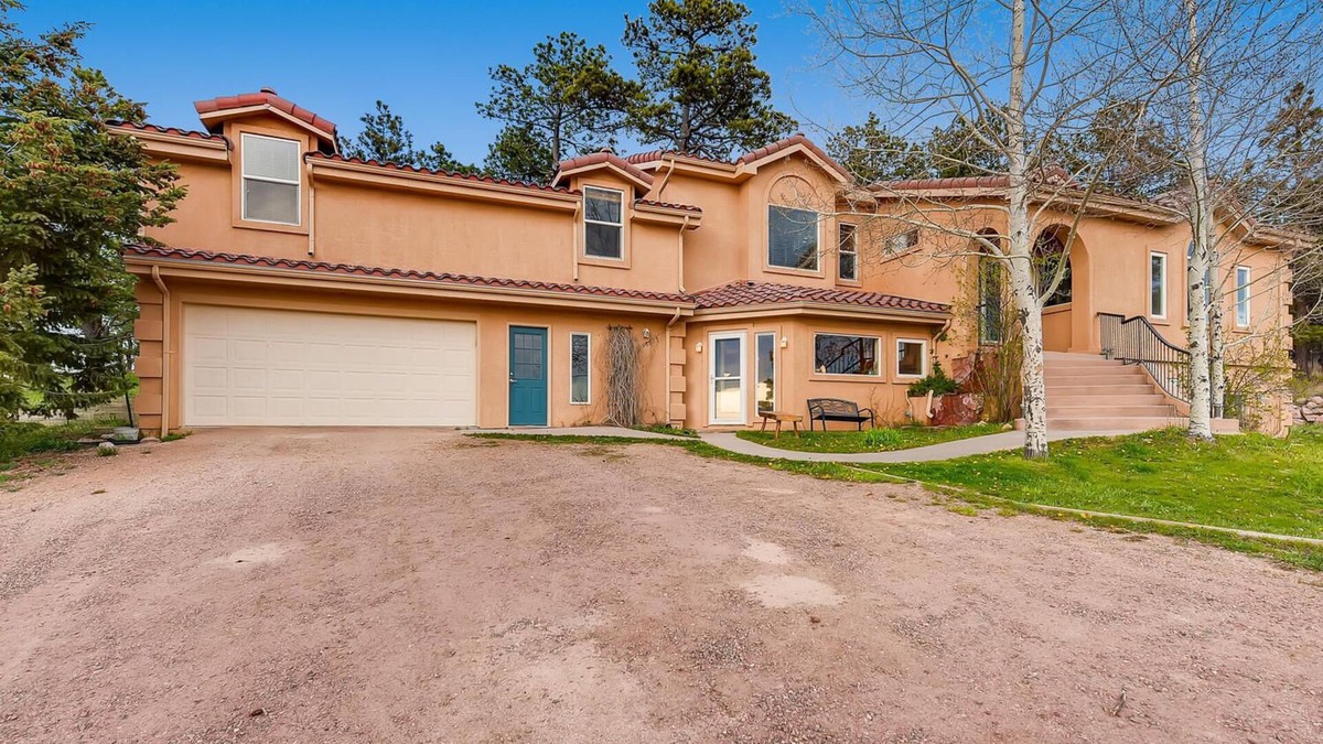 Colorado Springs House | 2 KING Masters, Pikes Peak Views. Sleeps 17, Close To AF Academy - 2 Living Rms