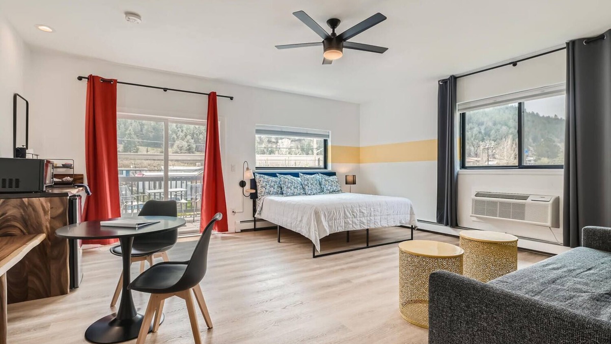 Idaho Springs Hotel | 2 King Suite w/Private Bedroom, Balcony in Boutique Mtn Motel
