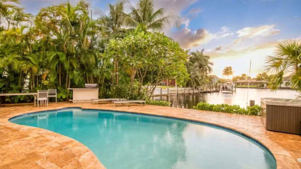 Survey Creek House | 2 King Suites, Pool & Shuffleboard, Dock Access!