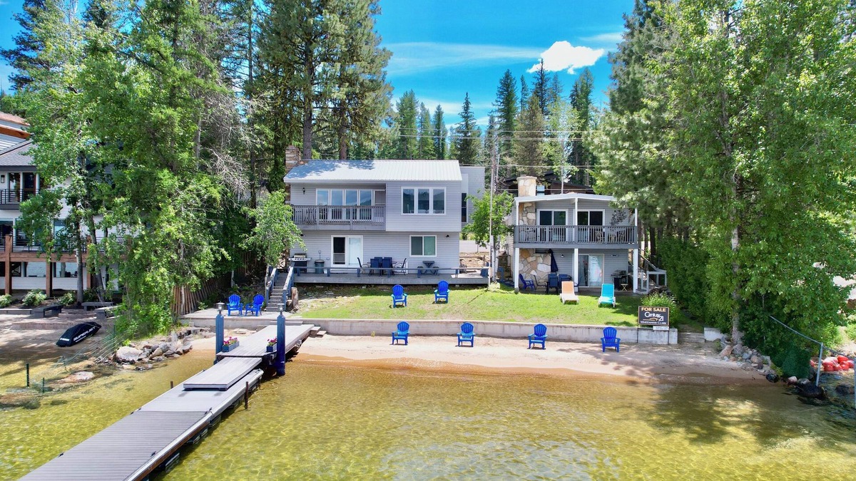 McCall House | 2 Lakefront Homes - Sleeps 16 - Dock - Beach - Walk to Dining & Park