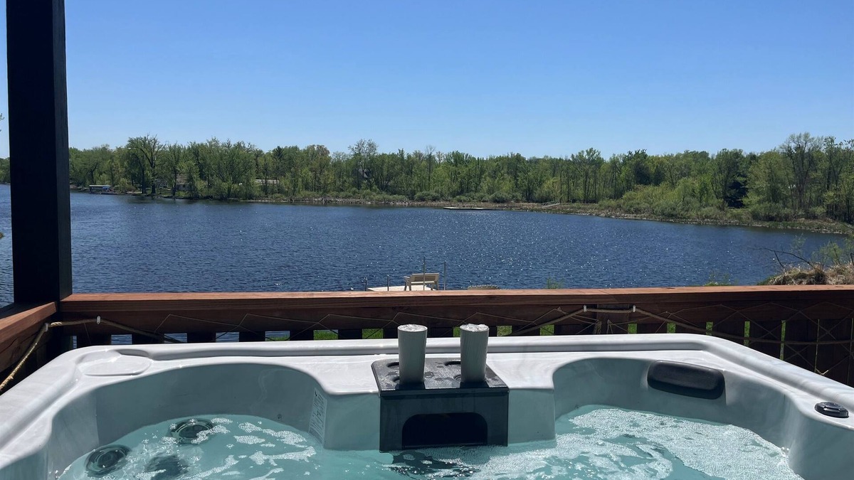 Grandy Cabin | 2 Lakeside Treehouse Cabins+Sauna+Hot Tub+Cold Tub