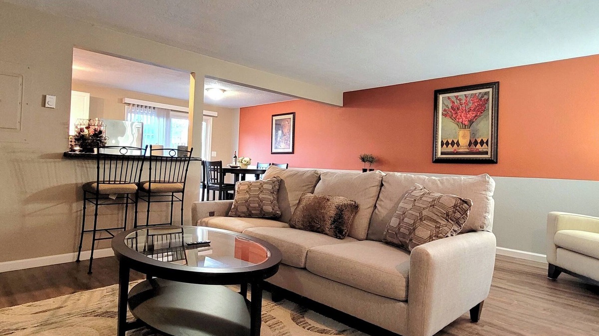 Aloha House | 2 Levels 2 Bedrooms with Office Spaces