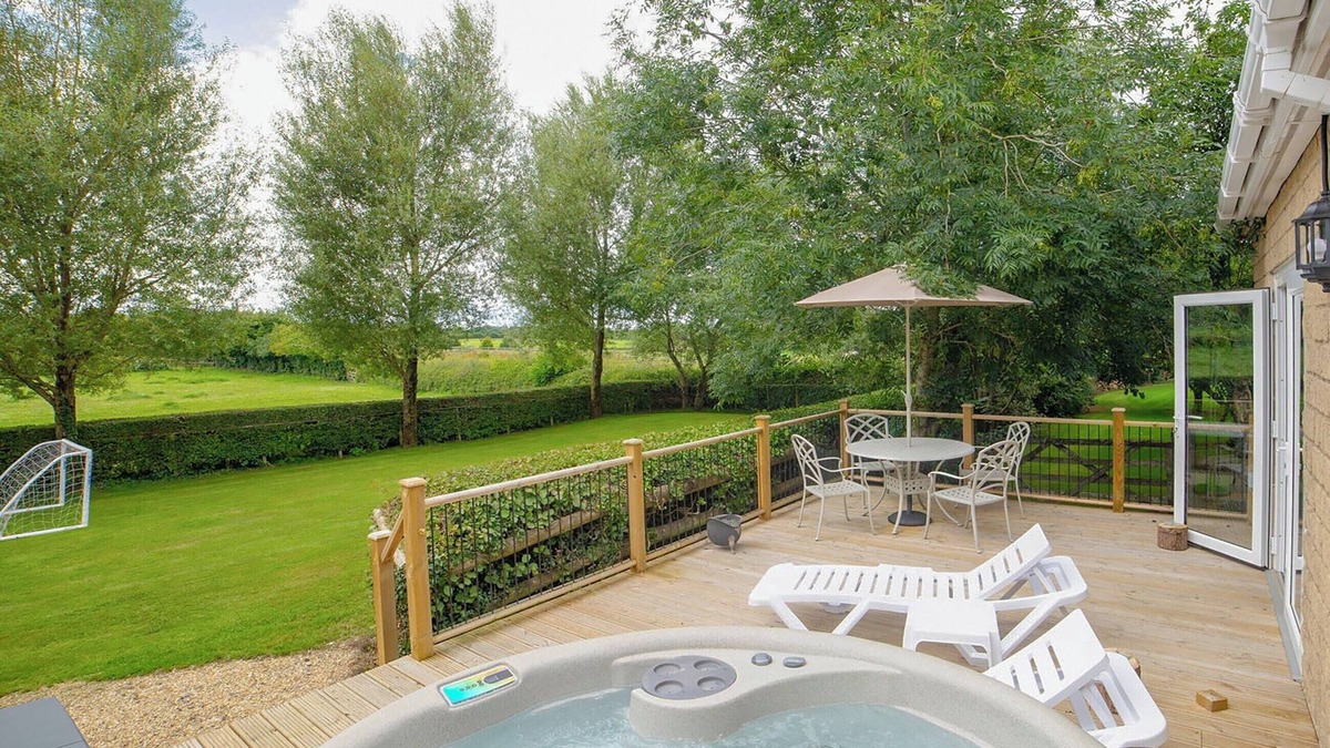 Radstock Cottage | 2 Luckington Stables-W8322