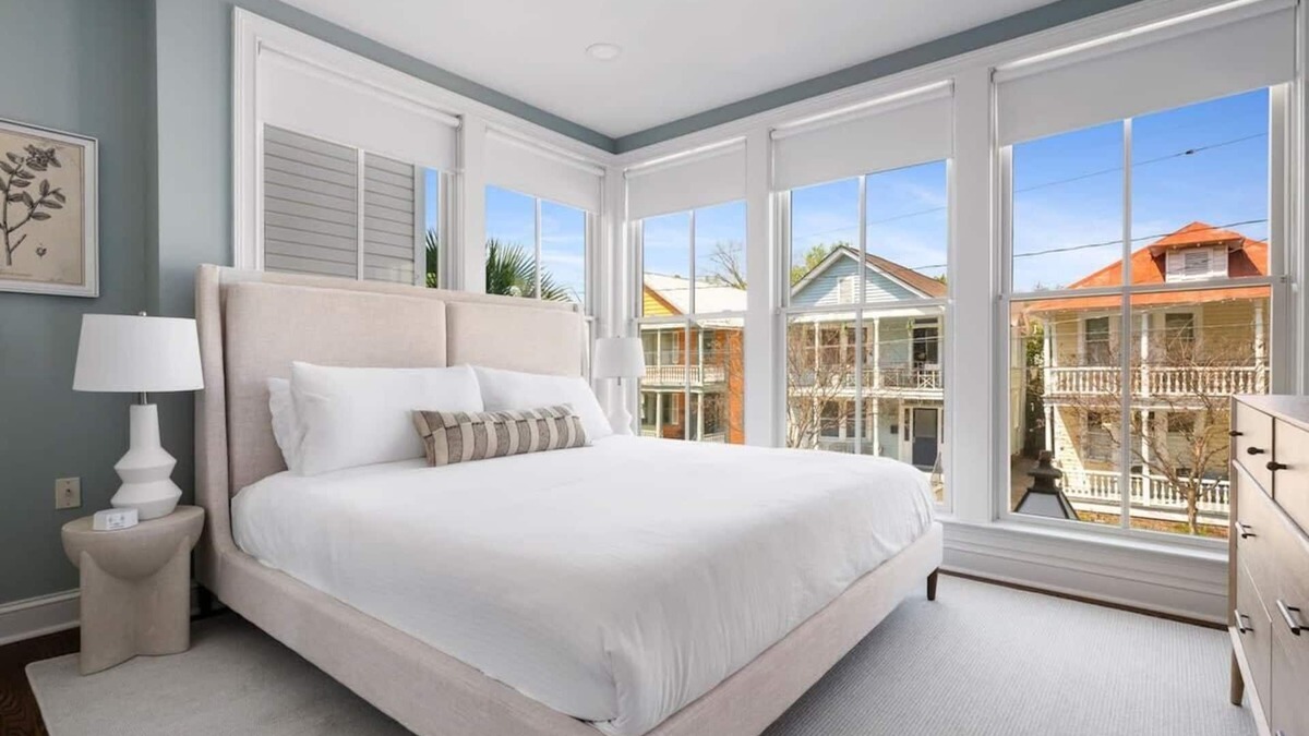 Cannonborough Elliotborough Villa | 2 Luxury Houses w/Patios | 1 Block from King St