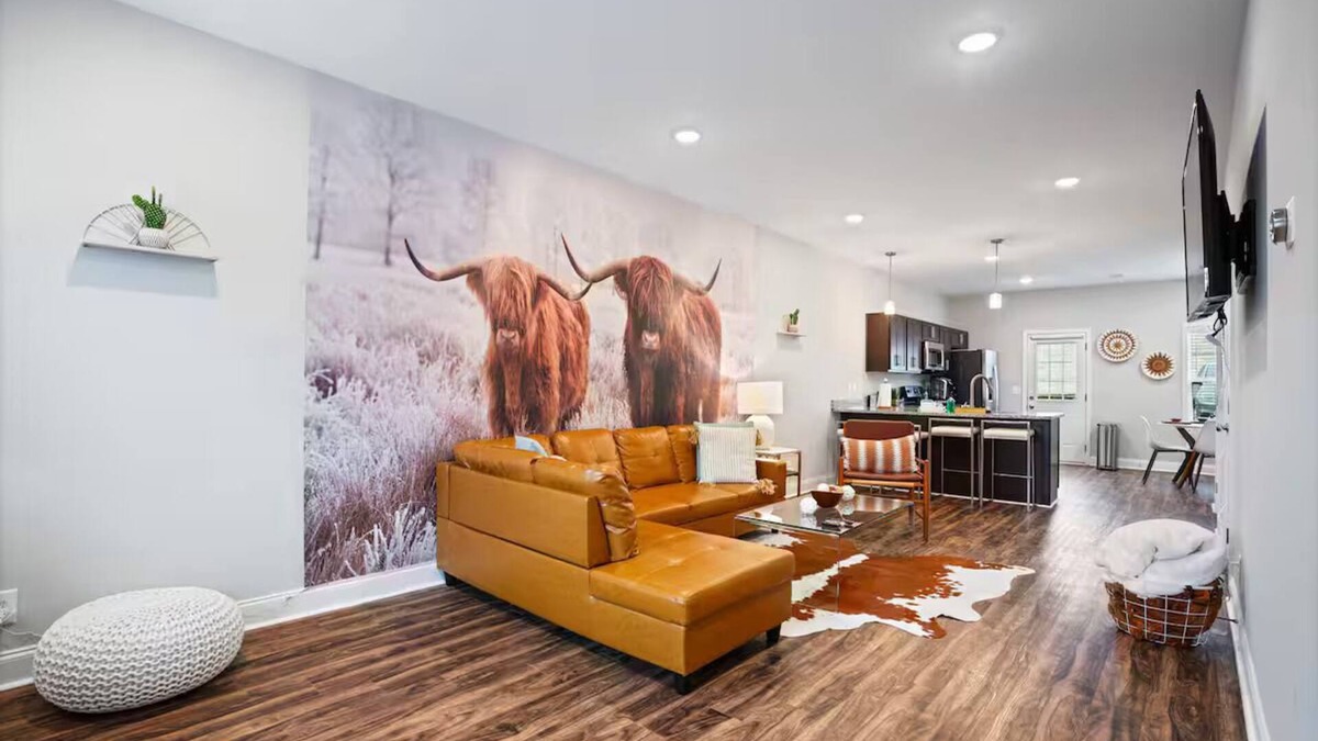 Clarksville Apartment | 2 Master BRs/Wi-Fi/Selfie Wall/Western/W/D/40 min from Nashville