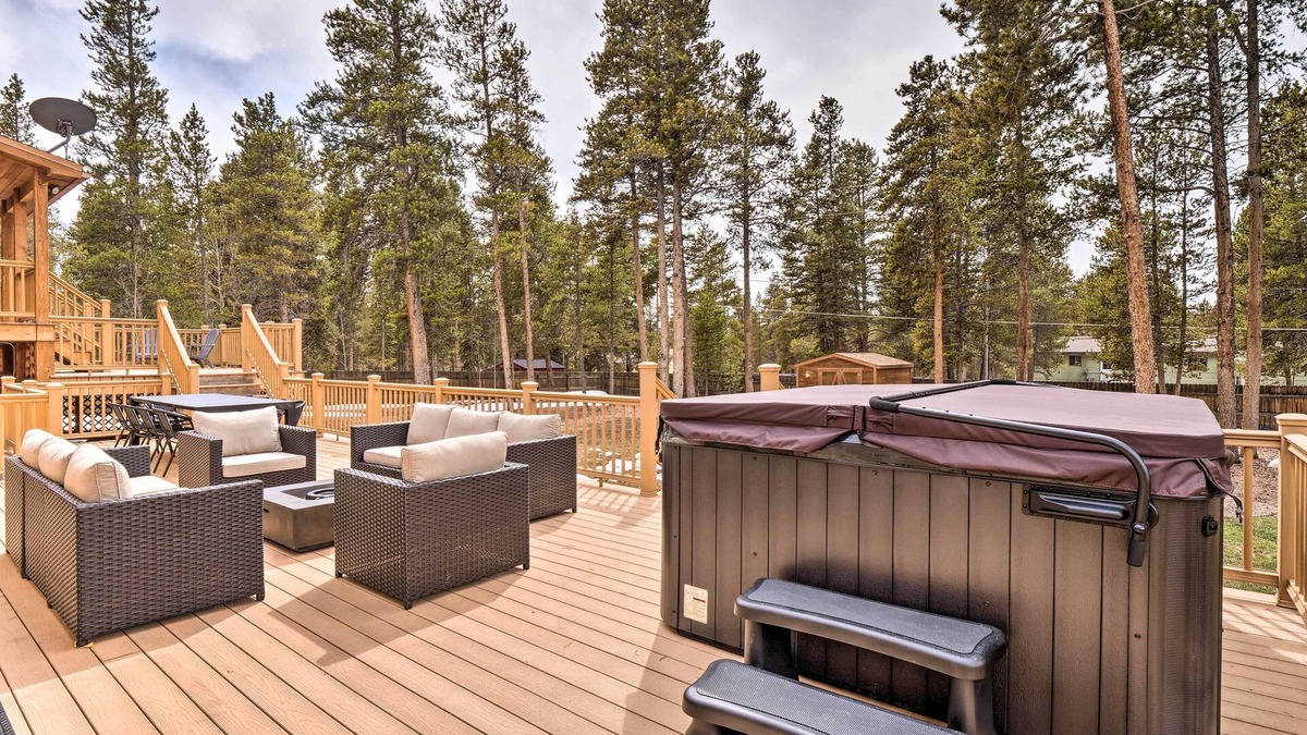 Leadville North House | 2 Mi to Dtwn: Leadville Haven w/2 Furnished Decks