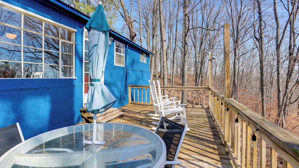 Eva Cabin | 2 Mi to Kentucky Lake: Cabin w/Deck & View in Eva