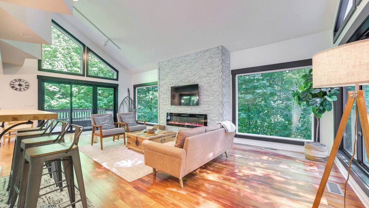 Birchwood Farms Cottage | 2 Mi to Lake: Modern Harbor Springs Home w/Grill!