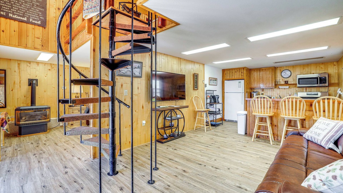 Lander Cabin | 2 Mi to Main Street: Mtn-View Escape in Lander!