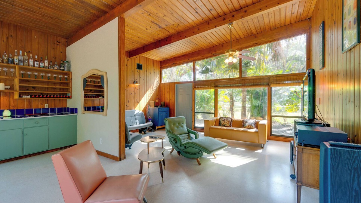 Palmetto House | 2 Mi to Riverwalk: Palmetto Gem w/Fire Pit & BBQ