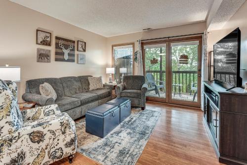 Notch Estates Apartment | 2 Mi to Silver Dollar City Inviting Family Escape