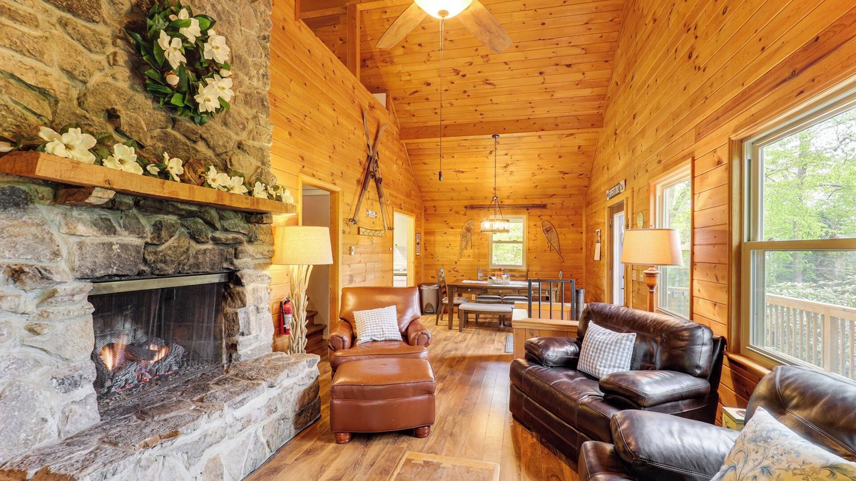 Charter Hills Cabin | 2 Mi to Skiing: Blue Ridge Mtn Cabin w/Hot Tub!