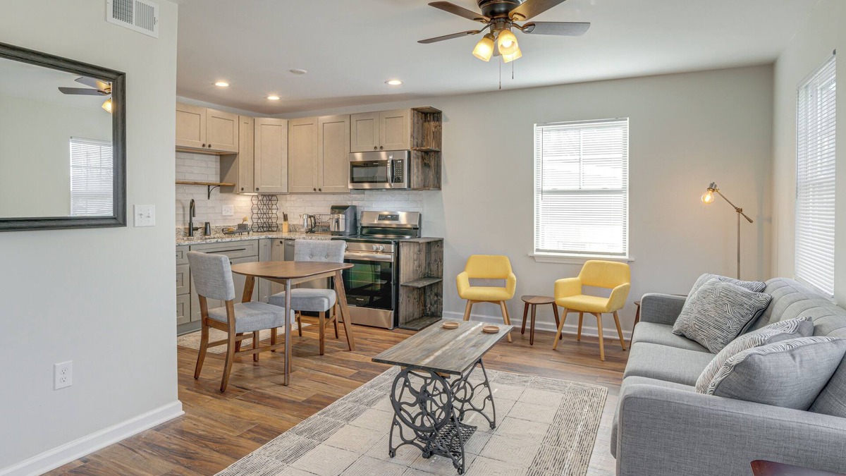 Schnitzelburg Apartment | 2 Mi to University of Louisville: Apt w/Fire Pit!