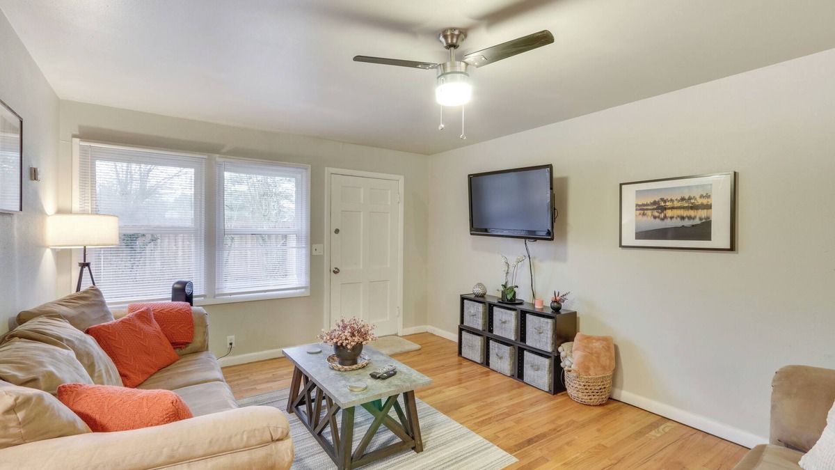 Garden Home-Whitford Apartment | 2 Mi to Washington Square: Portland Getaway